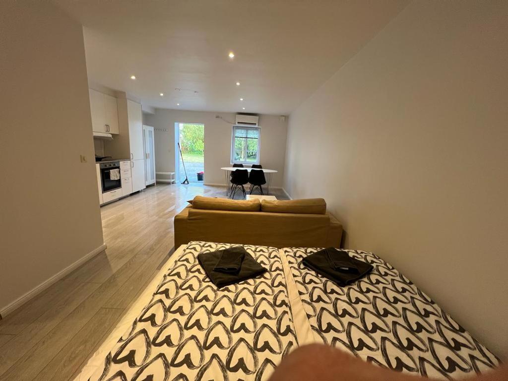 Newly Furnished Apartment Close To Beach. Abbekas Bagian luar foto